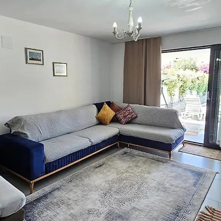 Zümrüt Villa *